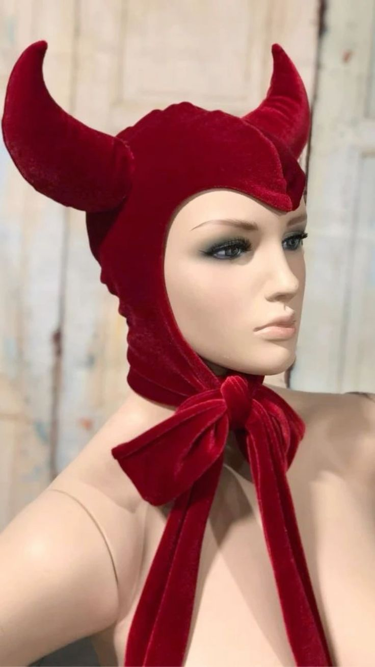 Women'S Vintage Accessories - Vintage Little Devil Red/Black Velvet Hood